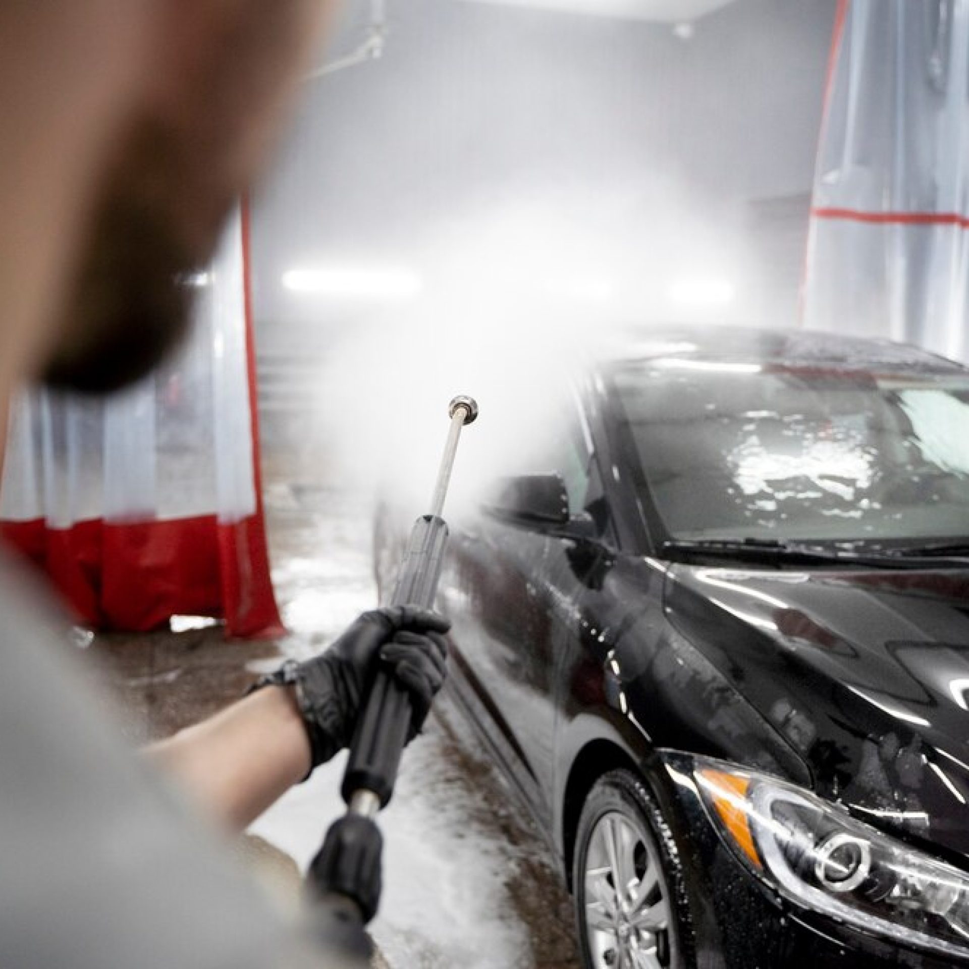 beautiful-car-washing-service_23-2149212225